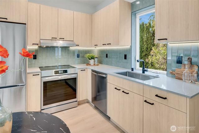 4409 B S Holly Street, Seattle, WA 98118
