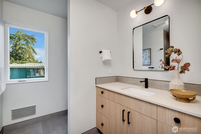 4409 B S Holly Street, Seattle, WA 98118