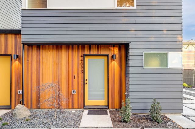 4409 B S Holly Street, Seattle, WA 98118