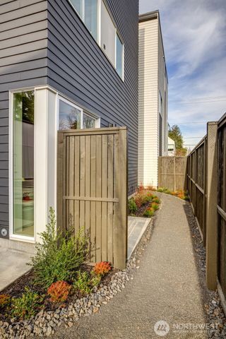 4409 B S Holly Street, Seattle, WA 98118