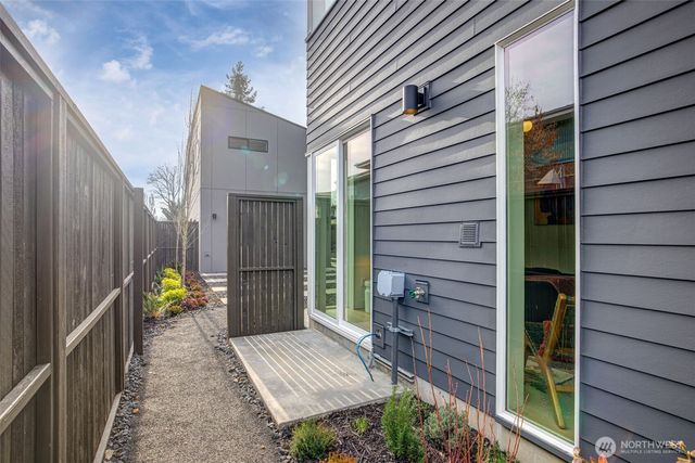 4409 B S Holly Street, Seattle, WA 98118