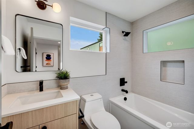 4409 B S Holly Street, Seattle, WA 98118
