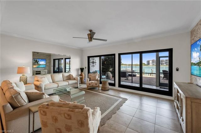 504 La Peninsula BLVD 504, Naples, FL 34113