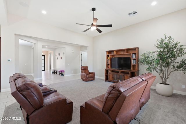 6072 S GRANITE Street, Gilbert, AZ 85298