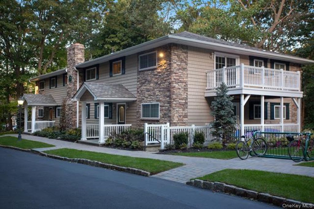 5-1A Dark Hollow Road 5-1A, Port Jefferson, NY 11777