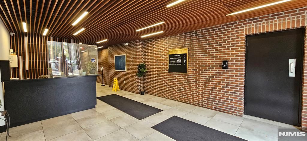 972 Broad Street LL 1, Newark, NJ 07102