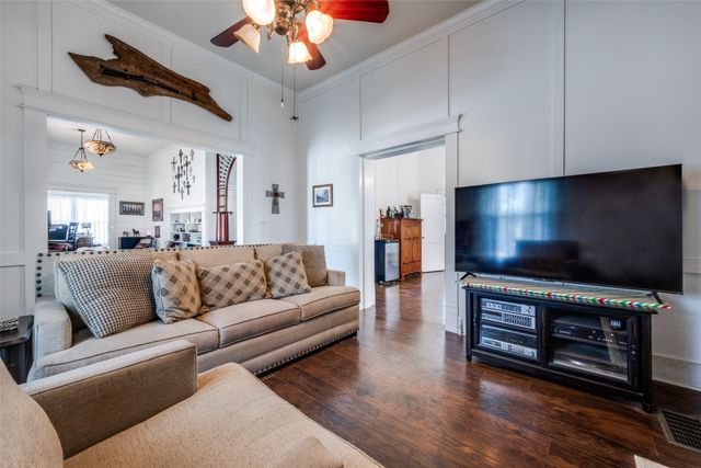 310 E Tarrant Street, Bowie, TX 76230