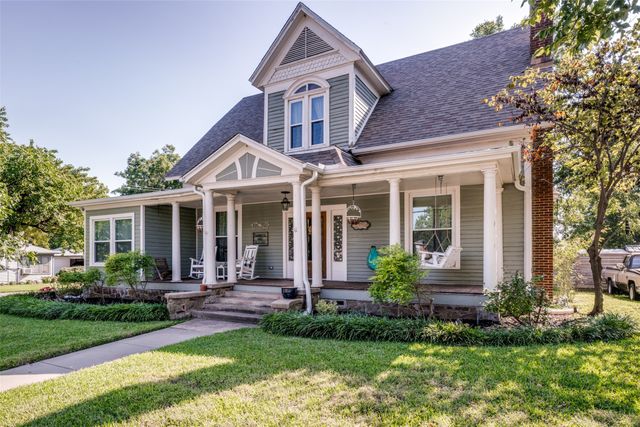 310 E Tarrant Street, Bowie, TX 76230
