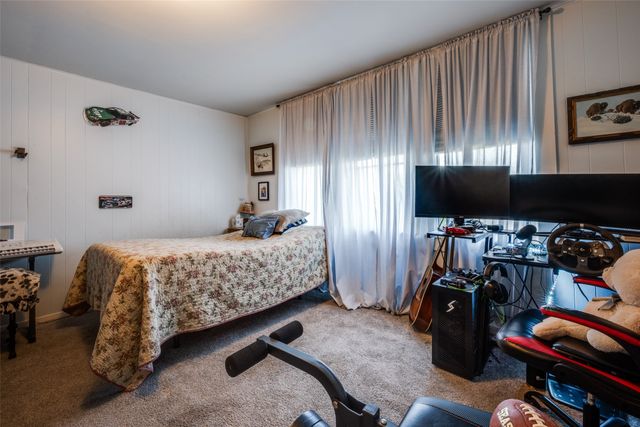 310 E Tarrant Street, Bowie, TX 76230