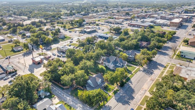 310 E Tarrant Street, Bowie, TX 76230