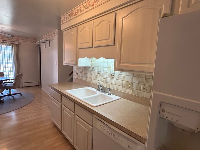 303 S University Avenue, Glenwood, IL 60425