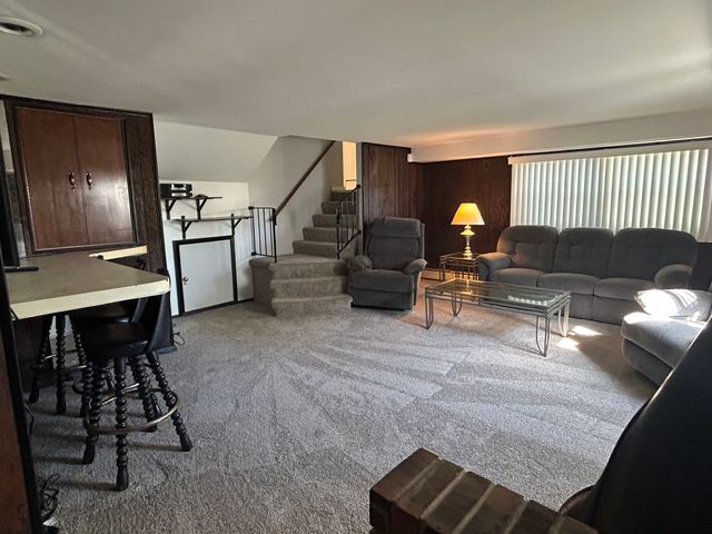 303 S University Avenue, Glenwood, IL 60425