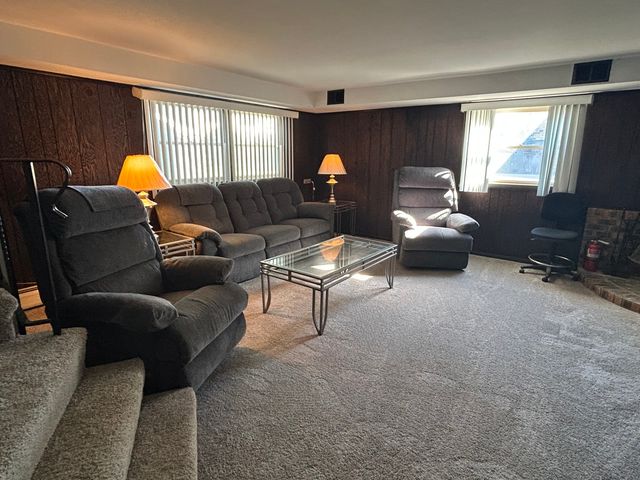 303 S University Avenue, Glenwood, IL 60425