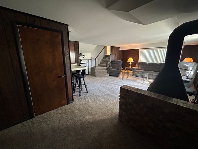 303 S University Avenue, Glenwood, IL 60425