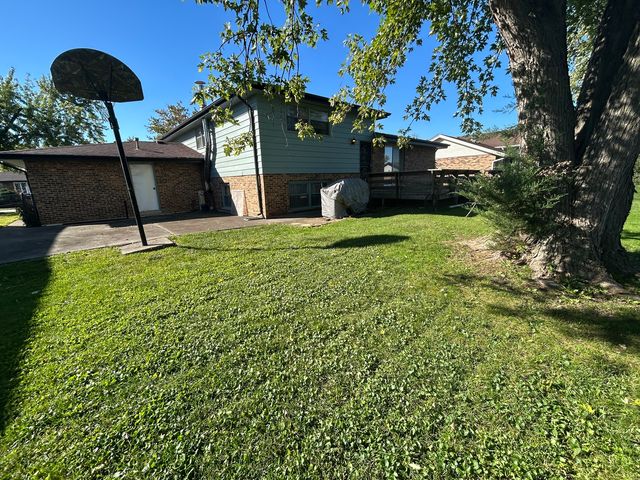 303 S University Avenue, Glenwood, IL 60425