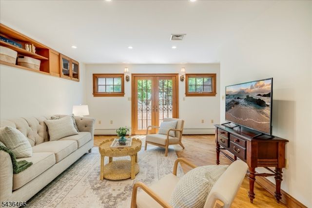 30 Glenwood Dr, Millburn Twp., NJ 07078