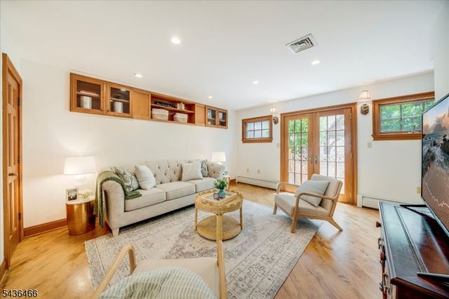 30 Glenwood Dr, Millburn Twp., NJ 07078