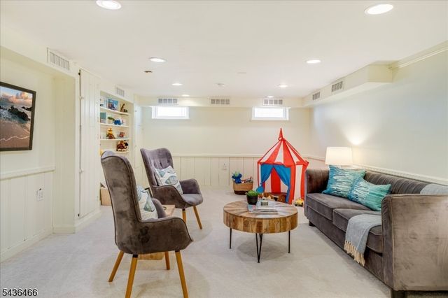 30 Glenwood Dr, Millburn Twp., NJ 07078