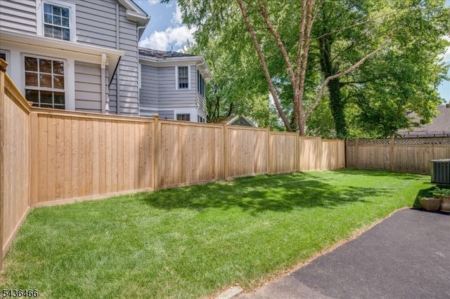 30 Glenwood Dr, Millburn Twp., NJ 07078