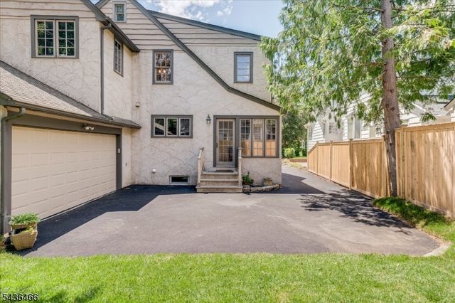30 Glenwood Dr, Millburn Twp., NJ 07078