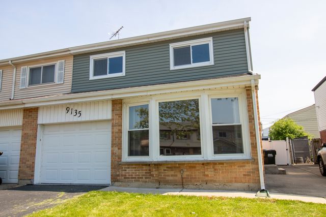 9135 Hollyberry Avenue, Des Plaines, IL 60016