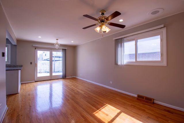 9135 Hollyberry Avenue, Des Plaines, IL 60016