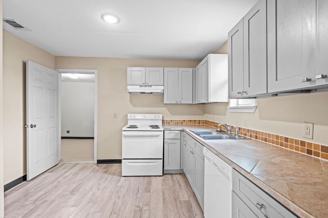 504 W Meredith St., Marshall, TX 75670