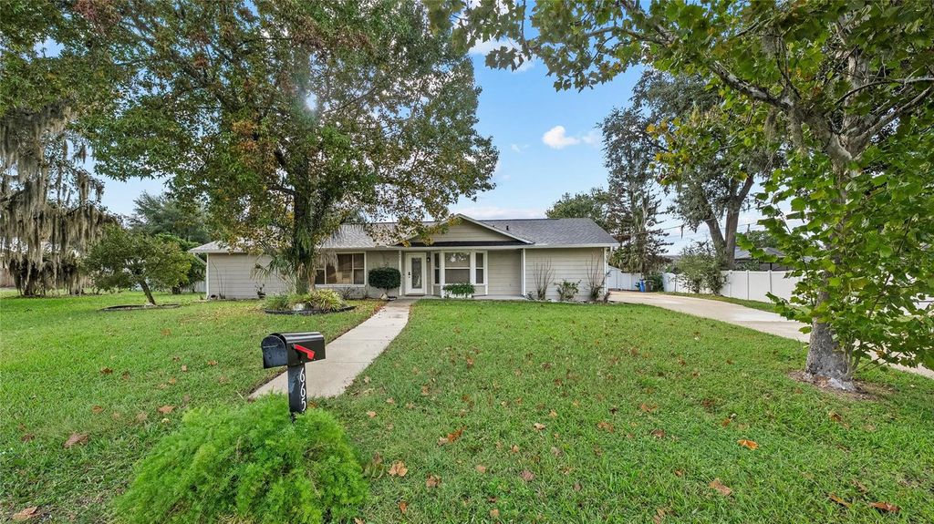 Image 1 of property listing at 665 CITRUS AVENUE, Oviedo, FL 32765