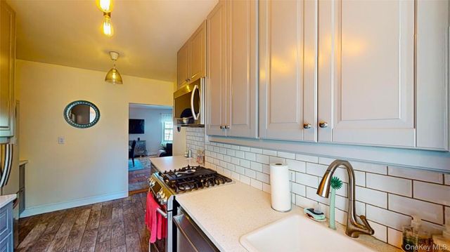 48-01 42nd Street 5D, Sunnyside, NY 11104