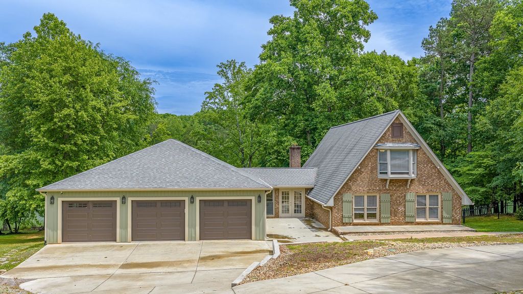 111 Englewood Drive, Inman, SC 29349