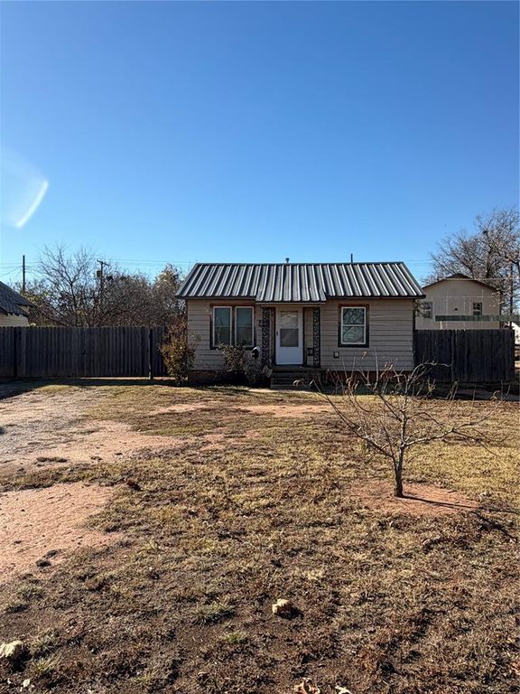 Image 1 of property listing at 715 N Jackson Street, Altus, OK 73521