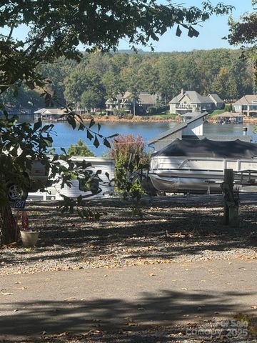 286 Lake Tillery Trail, Mount Gilead, NC 27306