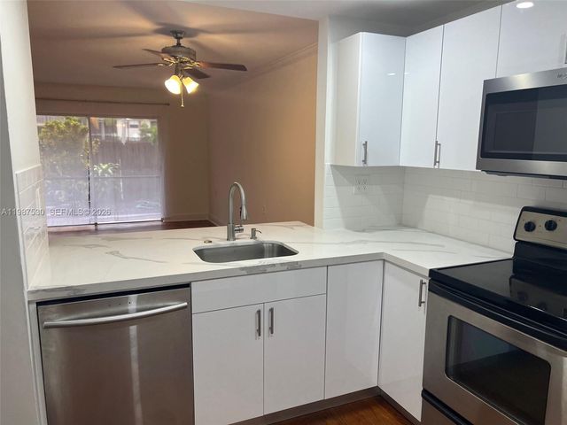 11231 SW 88th St 116D, Miami, FL 33176