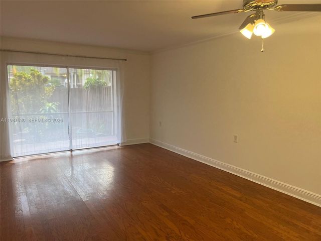 11231 SW 88th St 116D, Miami, FL 33176