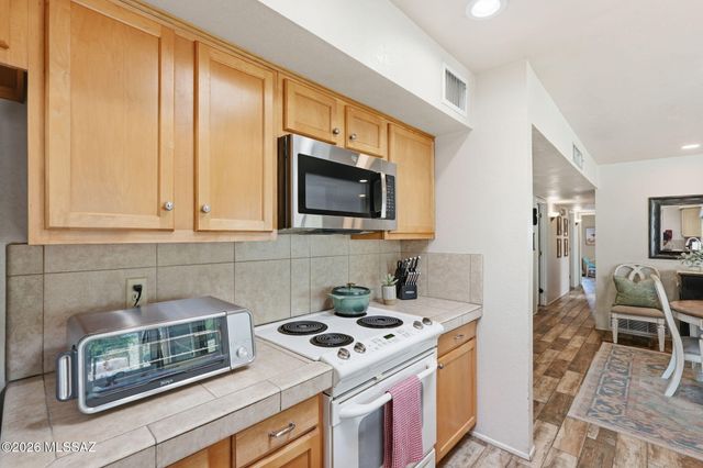 3735 N Gunnison Drive, Tucson, AZ 85749