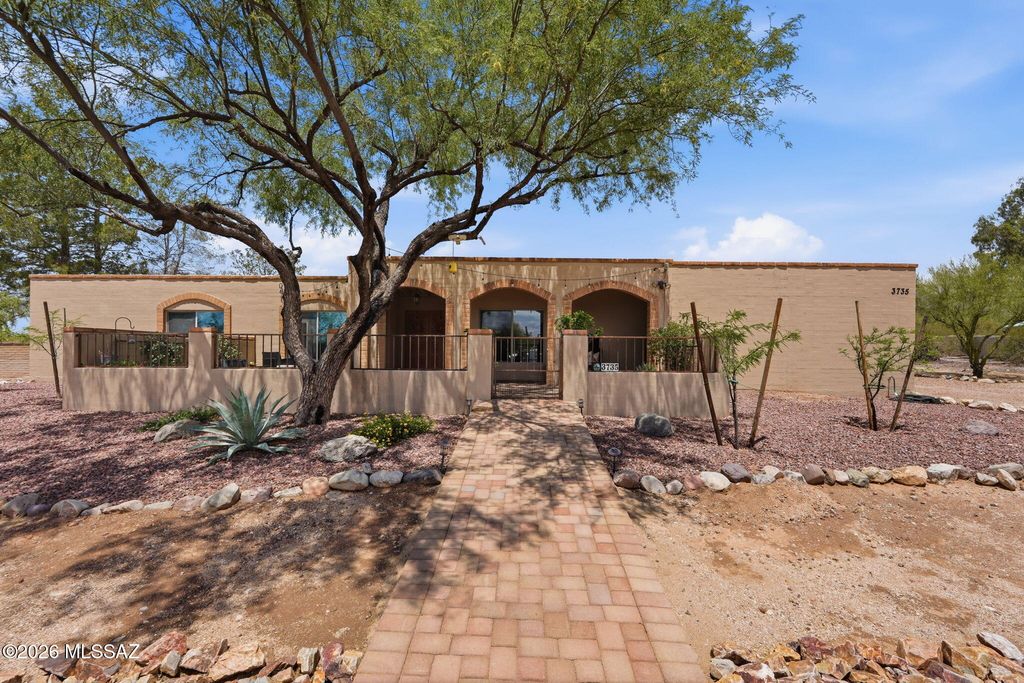 3735 N Gunnison Drive, Tucson, AZ 85749