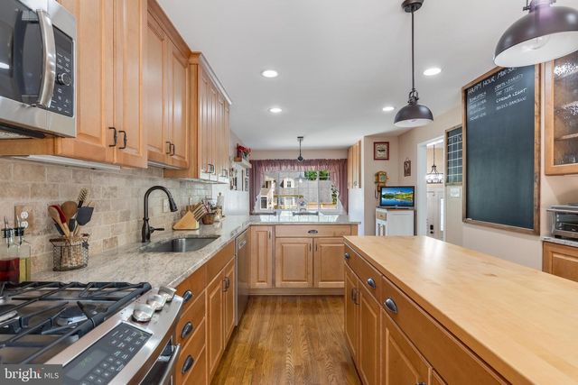 6006 MERRYVALE CT, Springfield, VA 22152