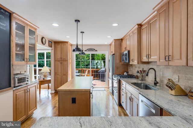 6006 MERRYVALE CT, Springfield, VA 22152