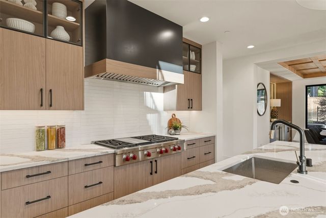 15103 SE 41st Place, Bellevue, WA 98006
