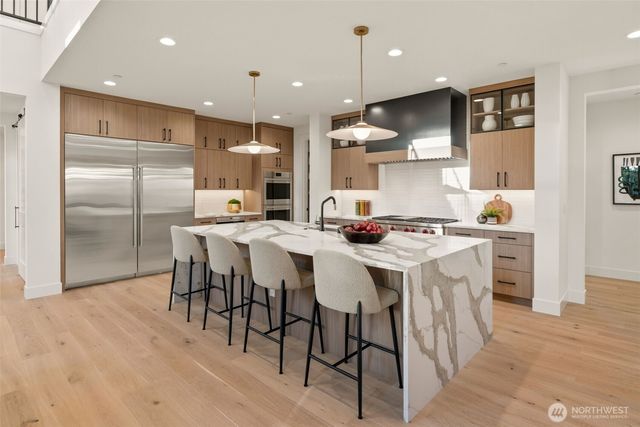 15103 SE 41st Place, Bellevue, WA 98006