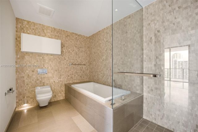 68 SE 6th St 2310, Miami, FL 33131