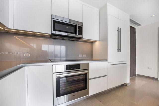 68 SE 6th St 2310, Miami, FL 33131