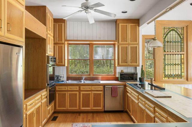 2518 Grace Chapel Road, Wadmalaw Island, SC 29487