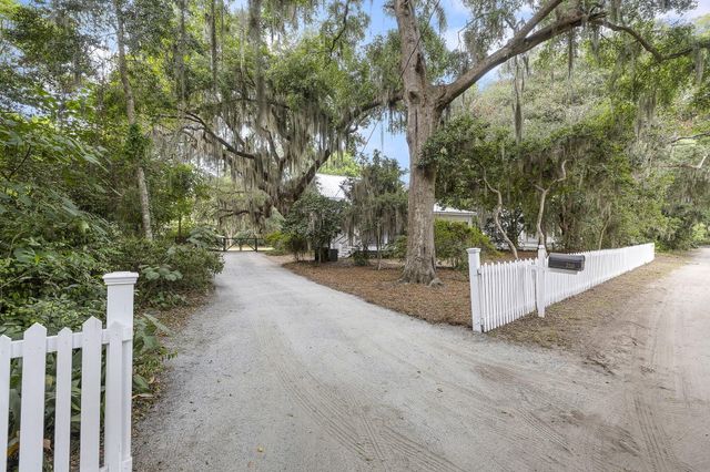 2518 Grace Chapel Road, Wadmalaw Island, SC 29487