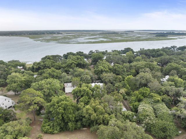 2518 Grace Chapel Road, Wadmalaw Island, SC 29487