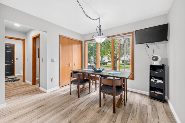 37676 N Laurel Park Drive 70, Livonia City, MI 48152