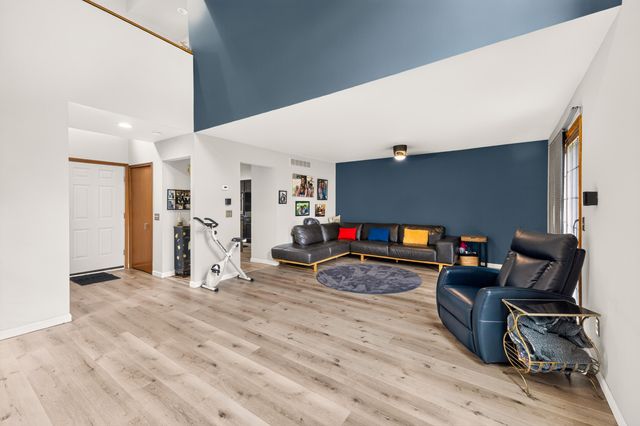 37676 N Laurel Park Drive 70, Livonia City, MI 48152