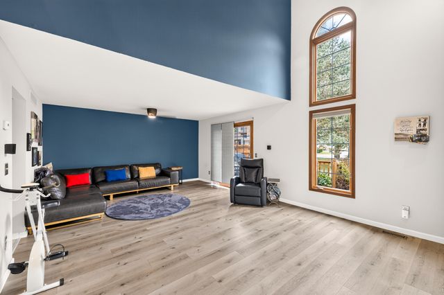 37676 N Laurel Park Drive 70, Livonia City, MI 48152
