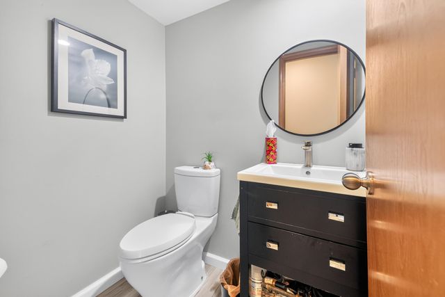 37676 N Laurel Park Drive 70, Livonia City, MI 48152