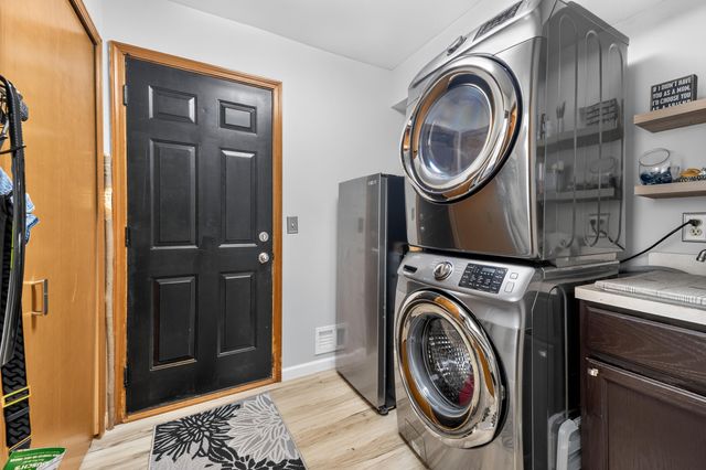 37676 N Laurel Park Drive 70, Livonia City, MI 48152